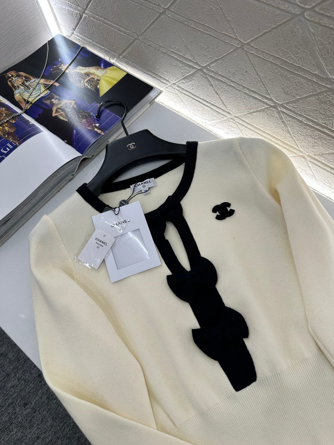 Hollow bow long sleeves