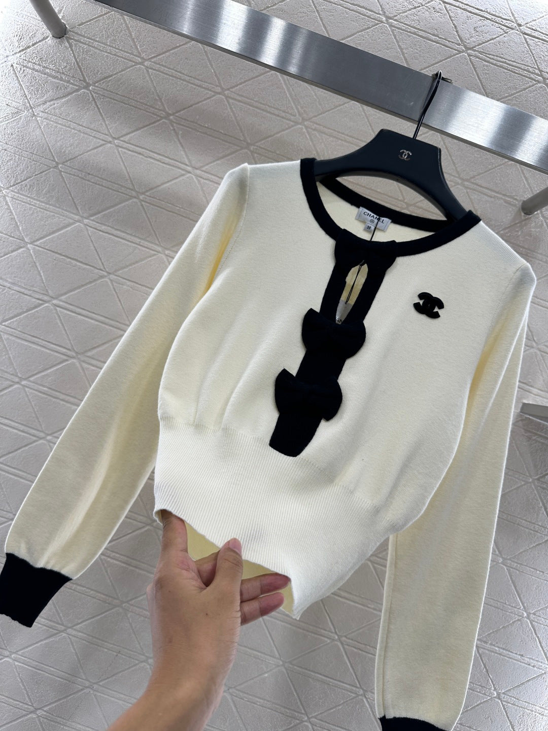 Hollow bow long sleeves