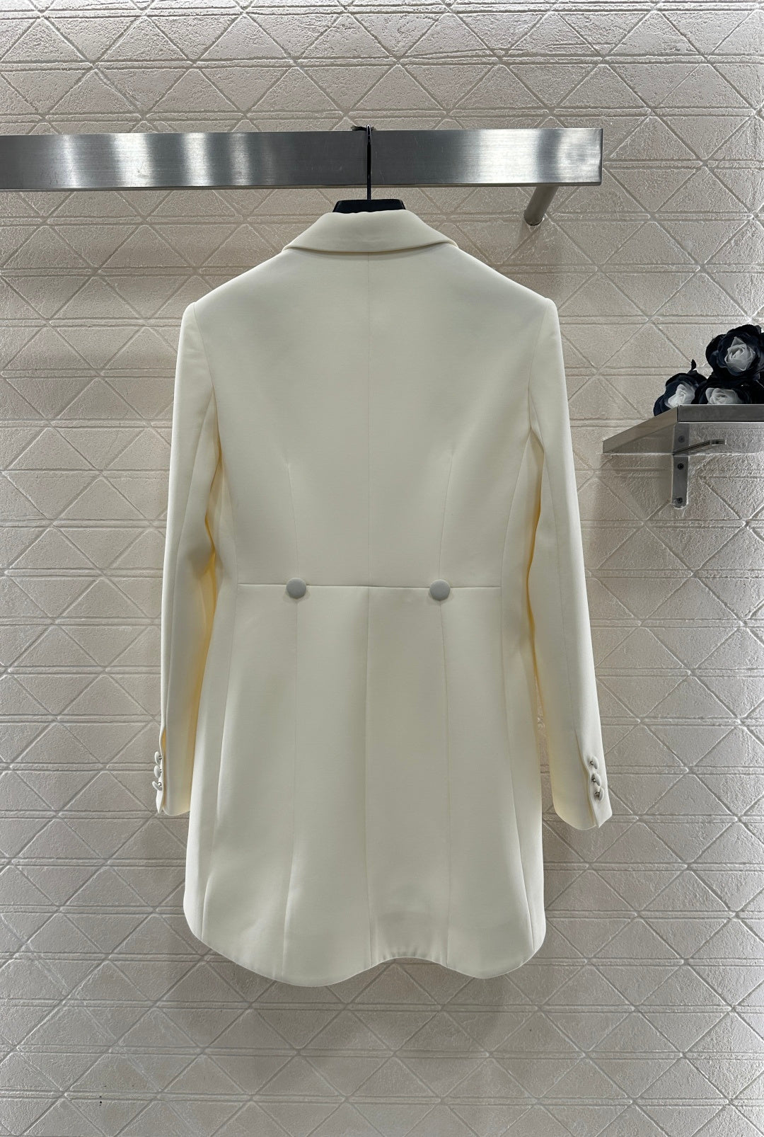 Collar and waist cinched suit jacket