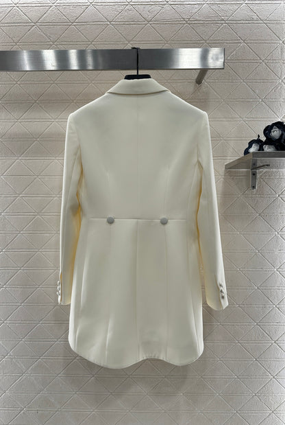 Collar and waist cinched suit jacket