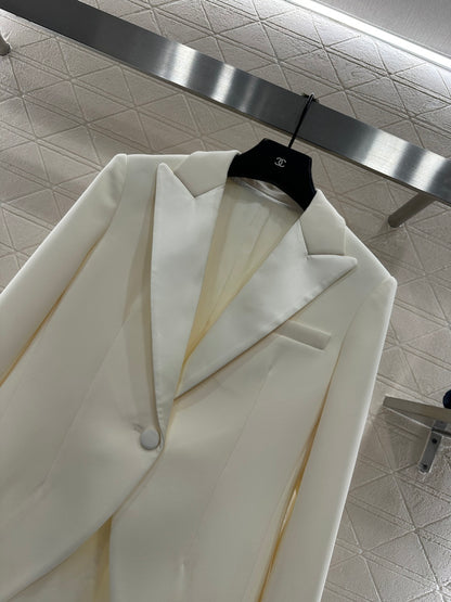 Collar and waist cinched suit jacket