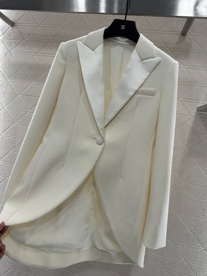 Collar and waist cinched suit jacket