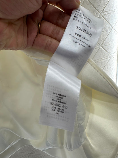 Collar and waist cinched suit jacket