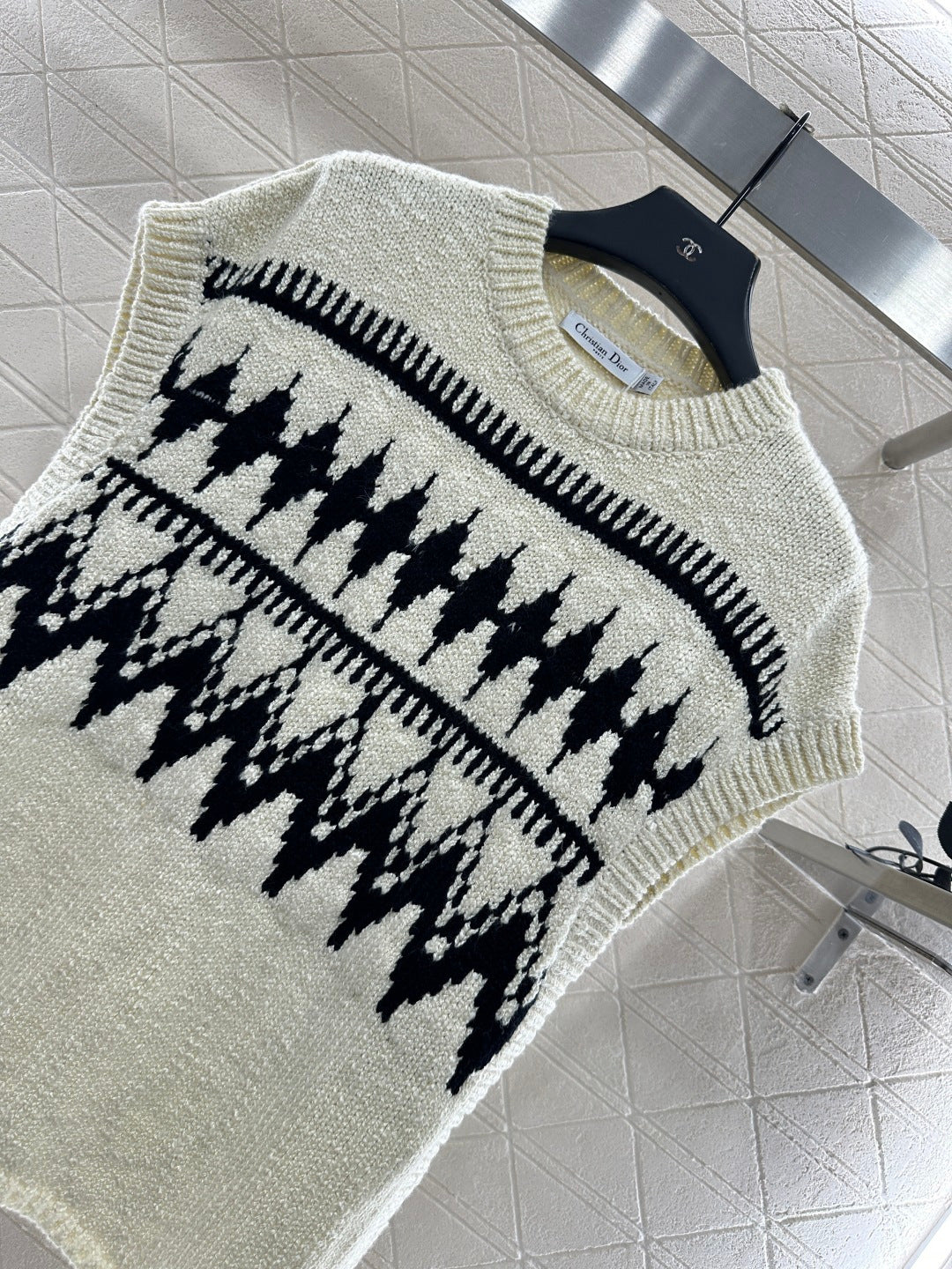Jacquard knitted vest
