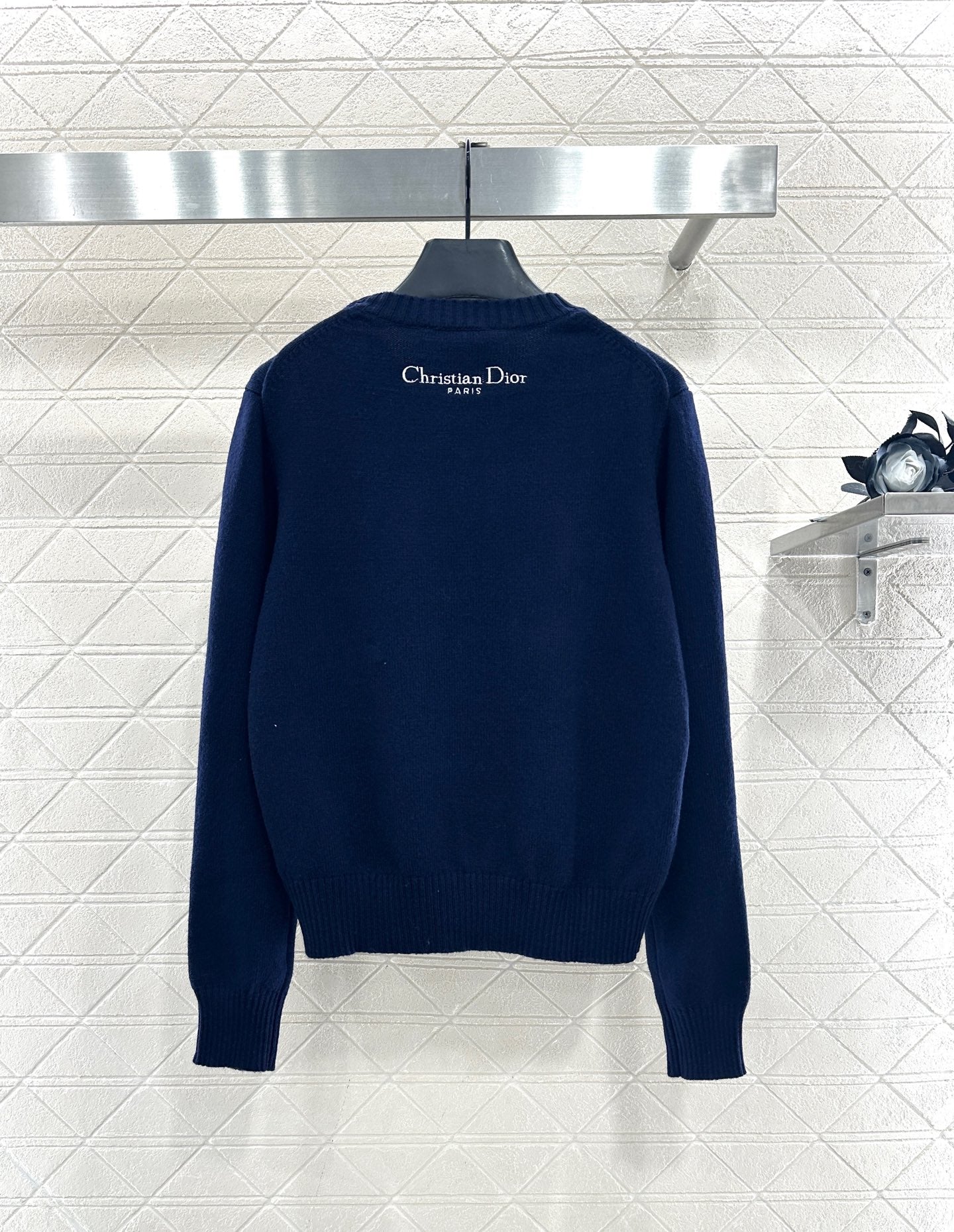 Embroidered knitted pullover sweater