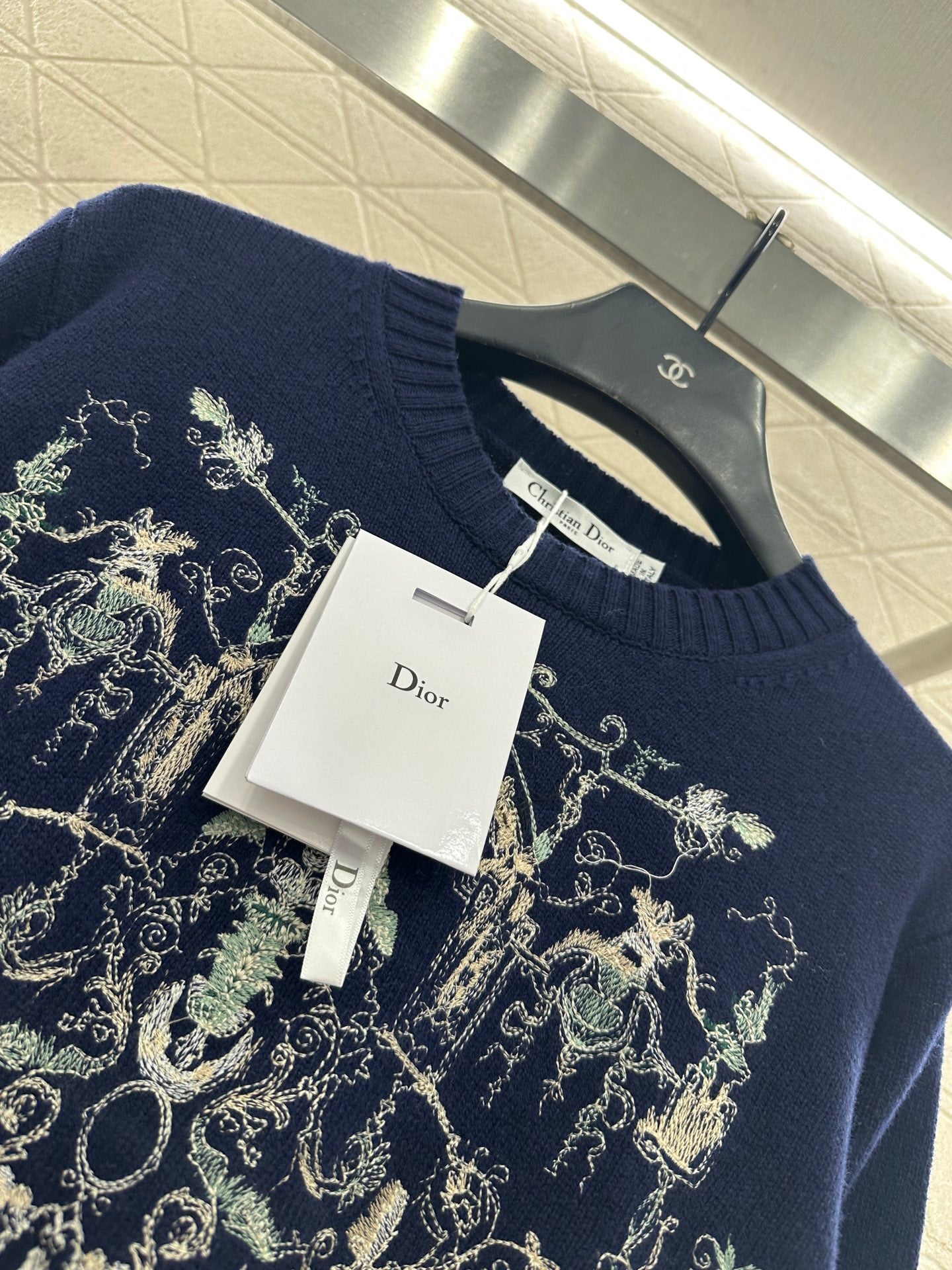 Embroidered knitted pullover sweater