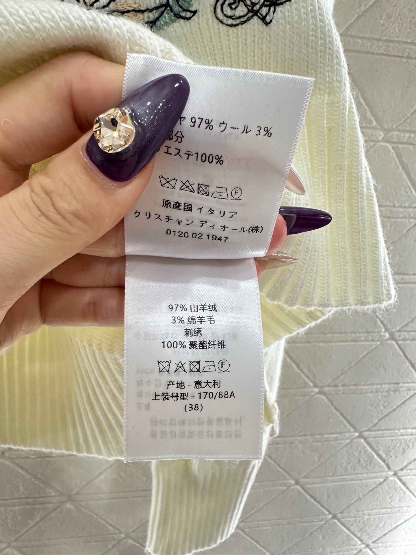 Embroidered knitted pullover sweater