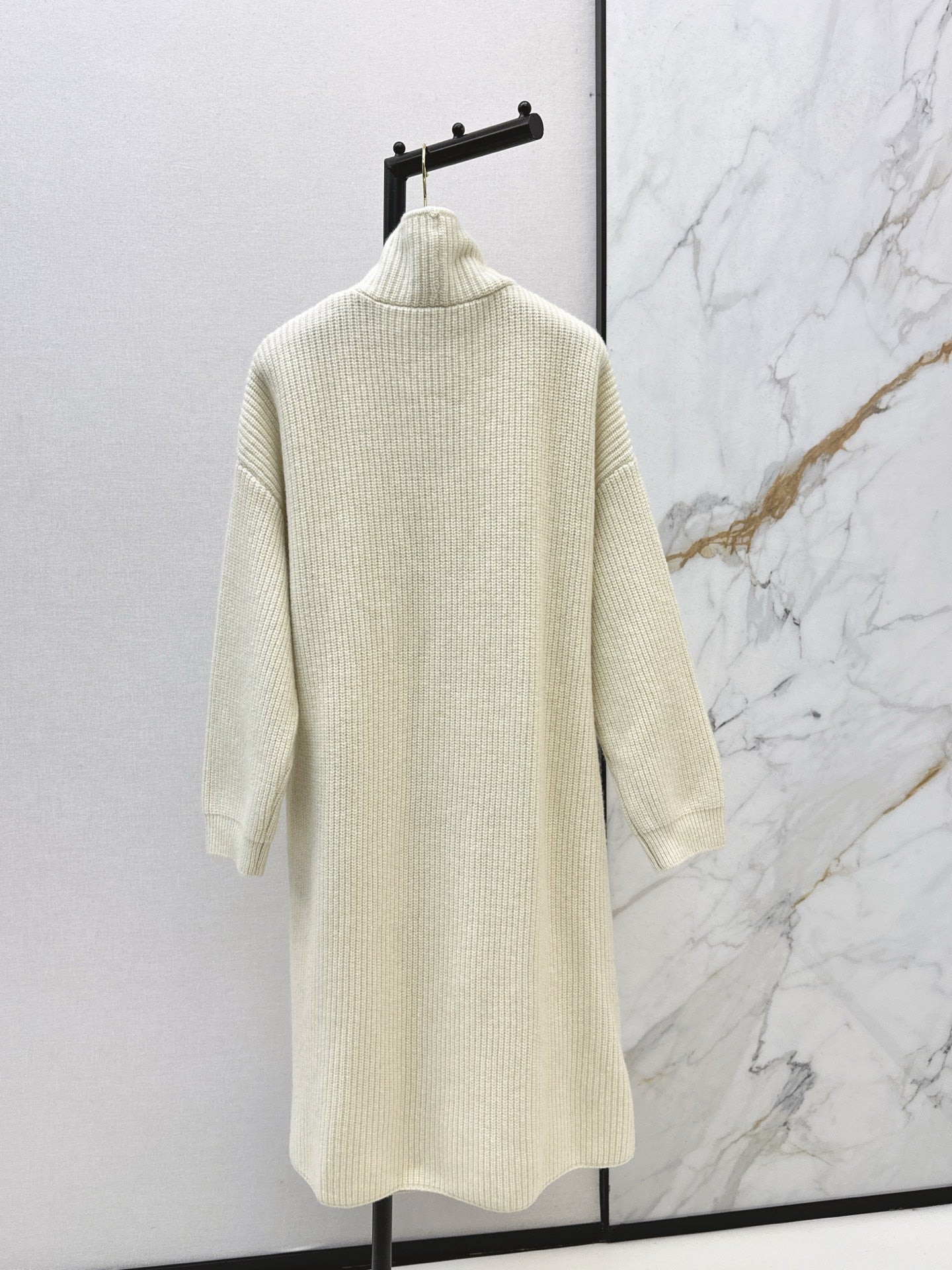 Lazy long knitted coat