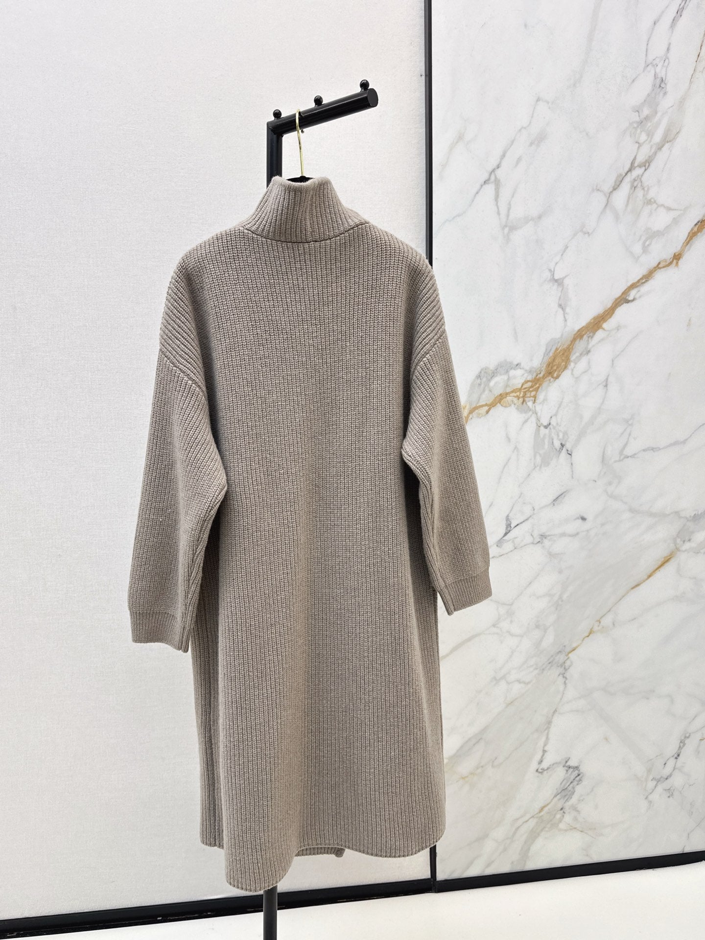 Lazy long knitted coat
