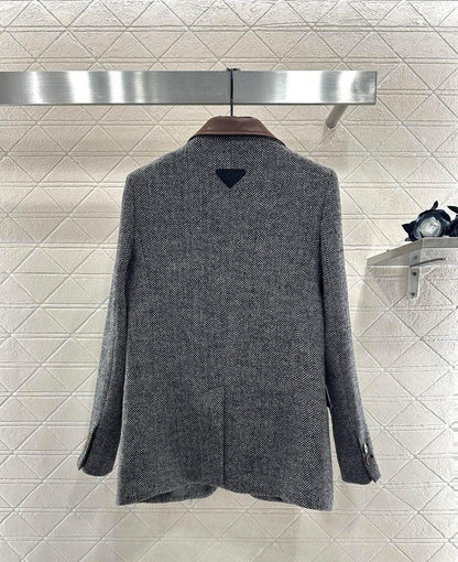 Collar cut leather silhouette suit jacket