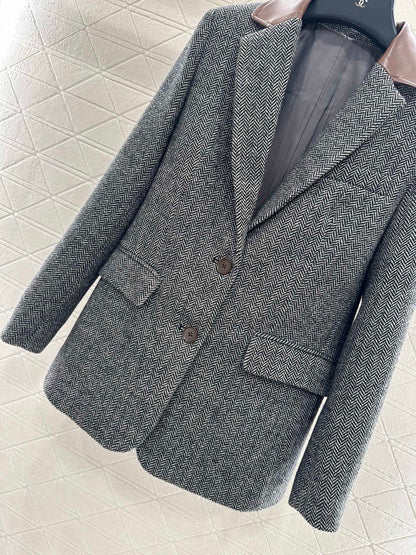 Collar cut leather silhouette suit jacket