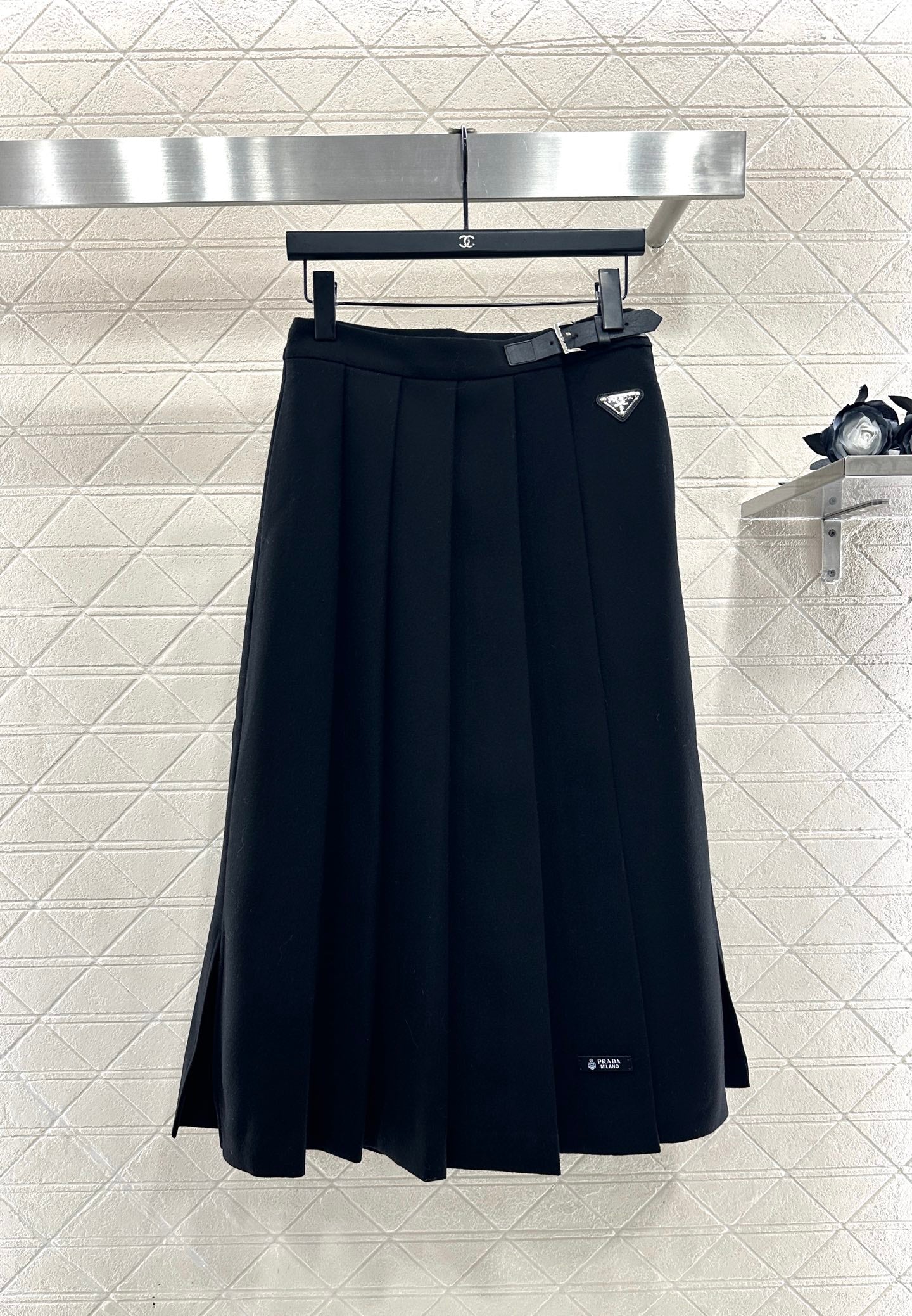 Mid length pleated skirt with waist belt