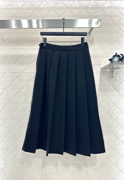 Mid length pleated skirt with waist belt
