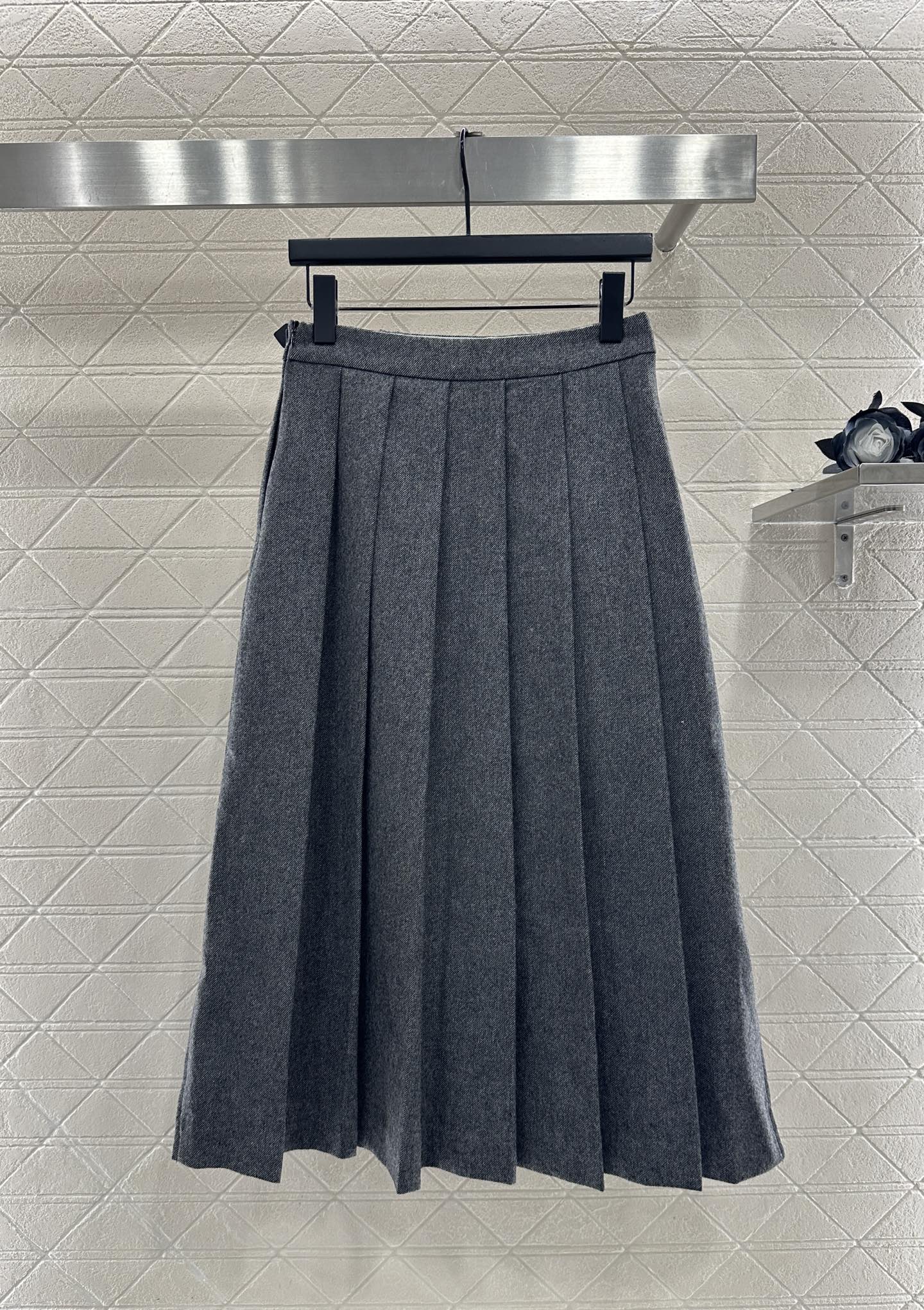 Mid length pleated skirt with waist belt