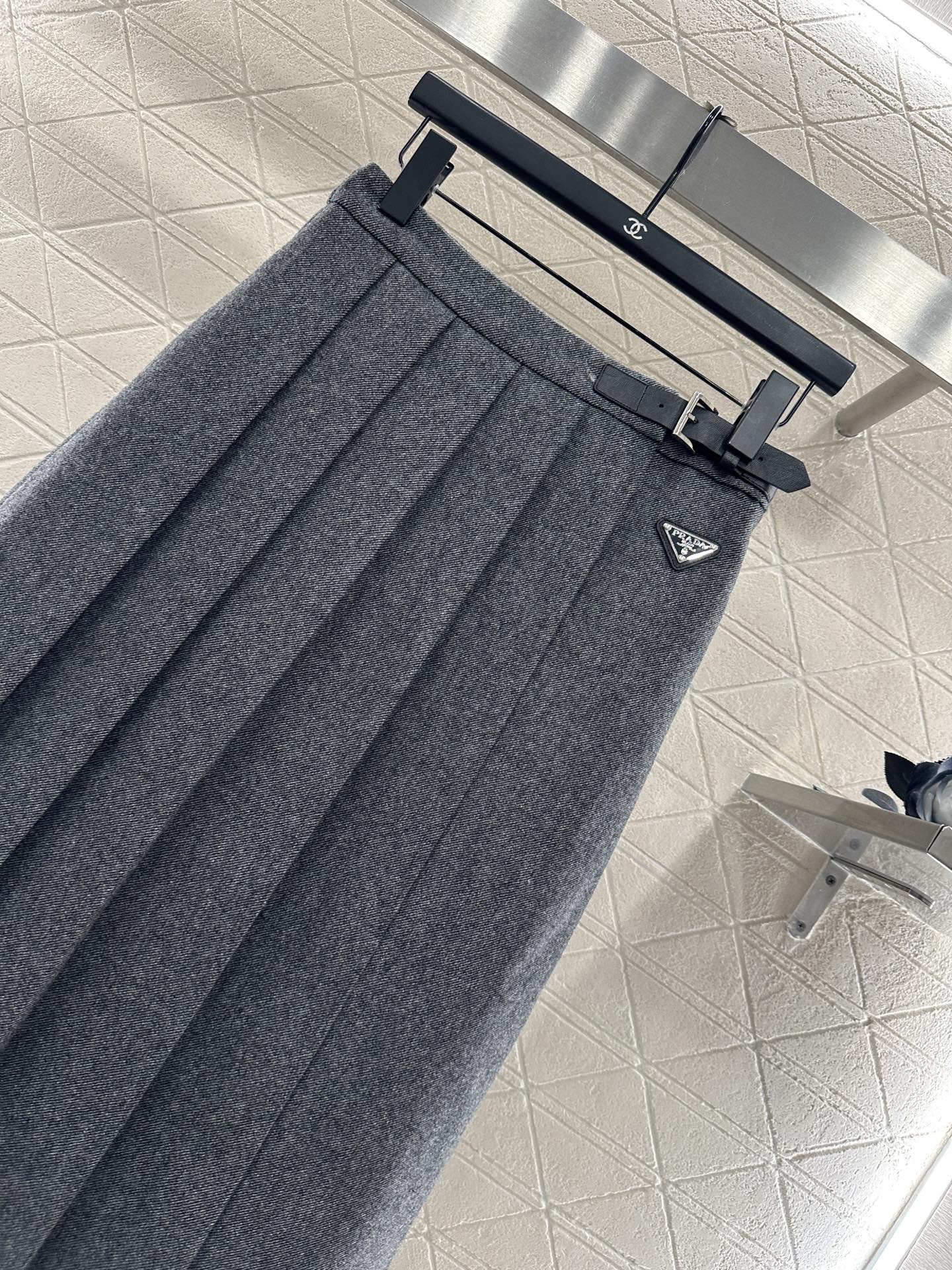 Mid length pleated skirt with waist belt