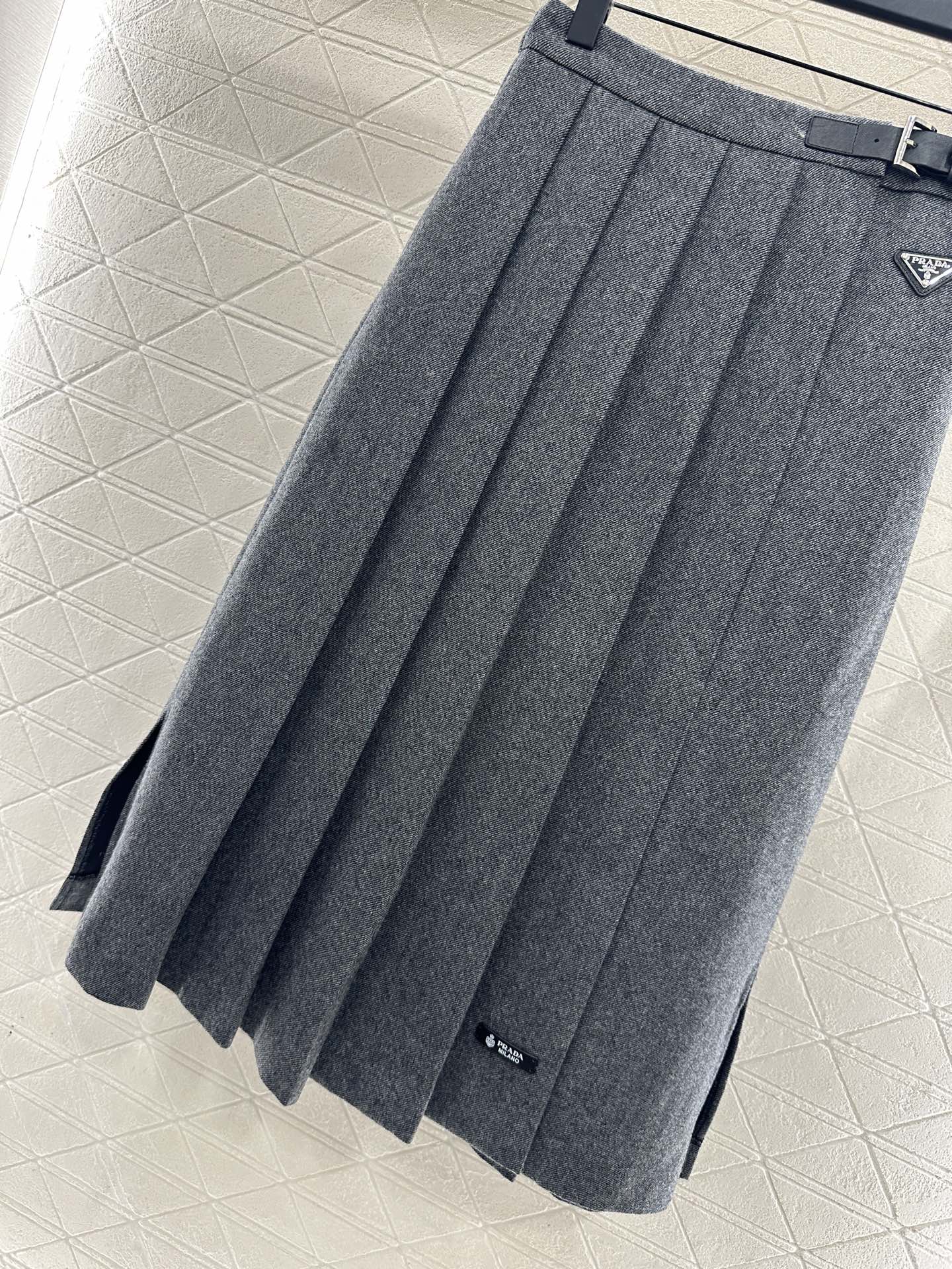 Mid length pleated skirt with waist belt