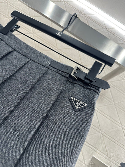 Mid length pleated skirt with waist belt