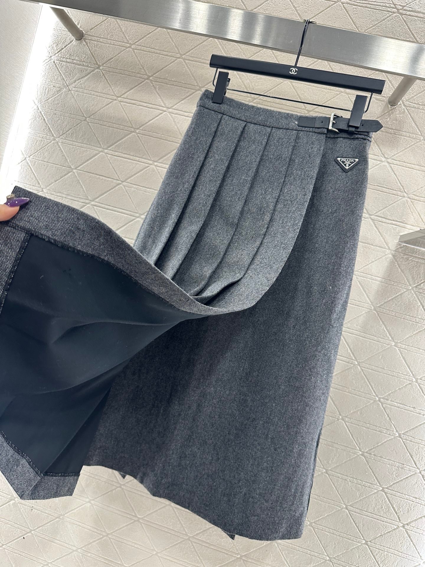 Mid length pleated skirt with waist belt