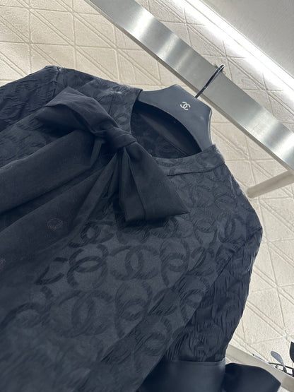 Round neck jacquard bow spliced top