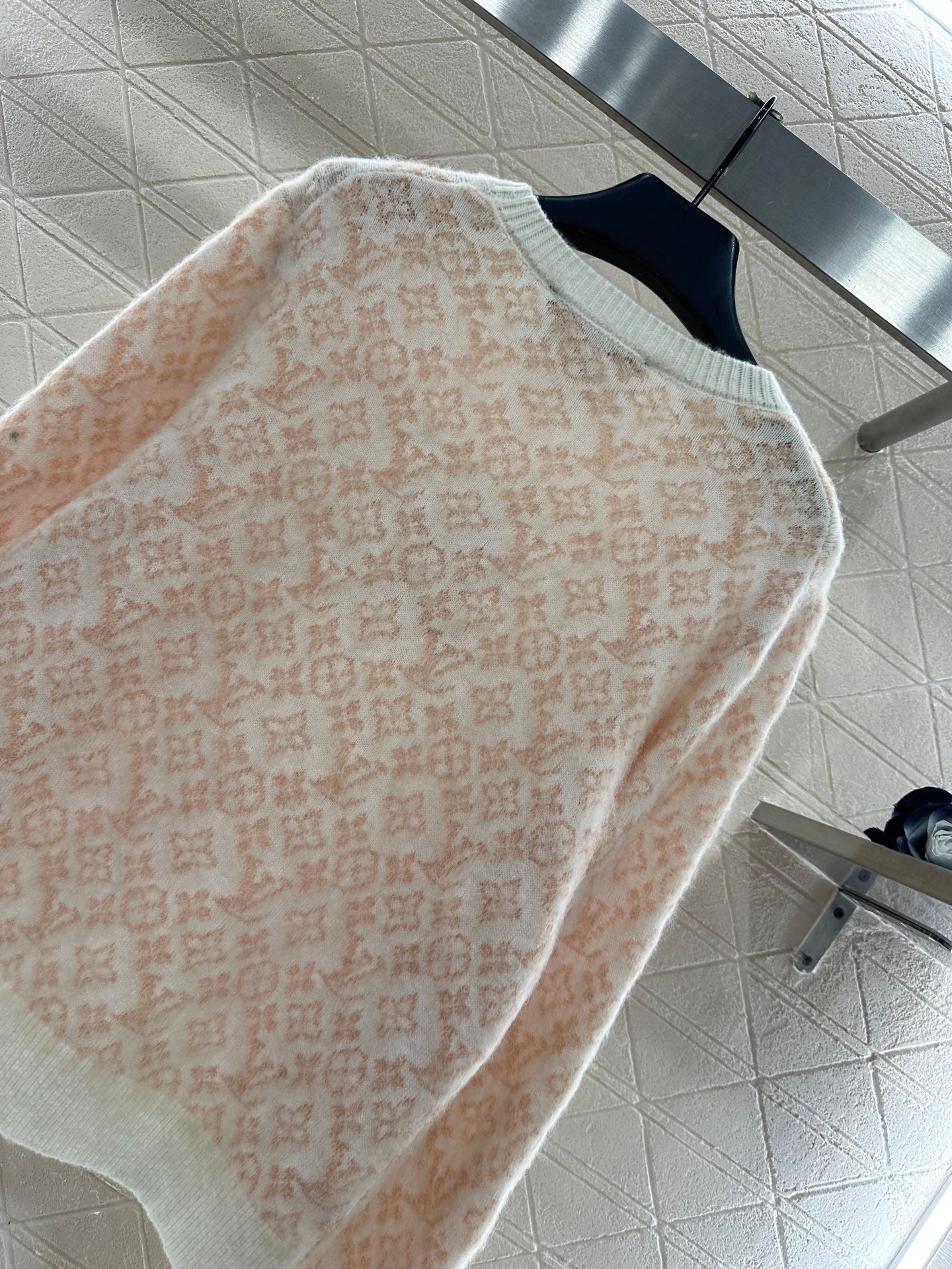 Jacquard round neck pullover sweater