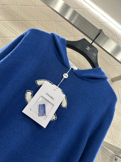 Hooded knitted sweater