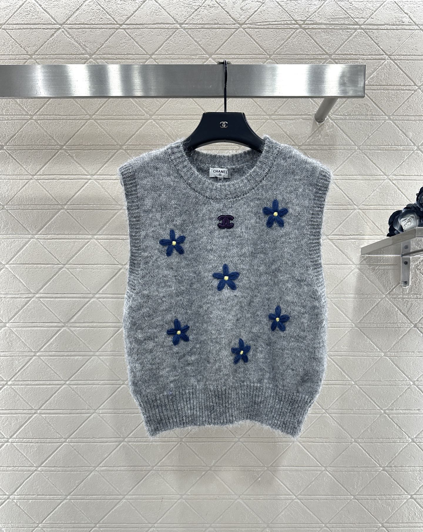 3D flower knitted vest