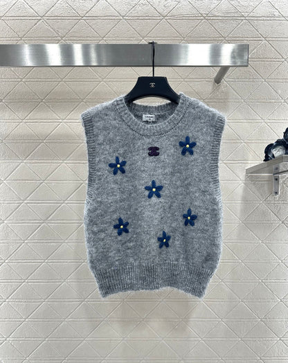 3D flower knitted vest