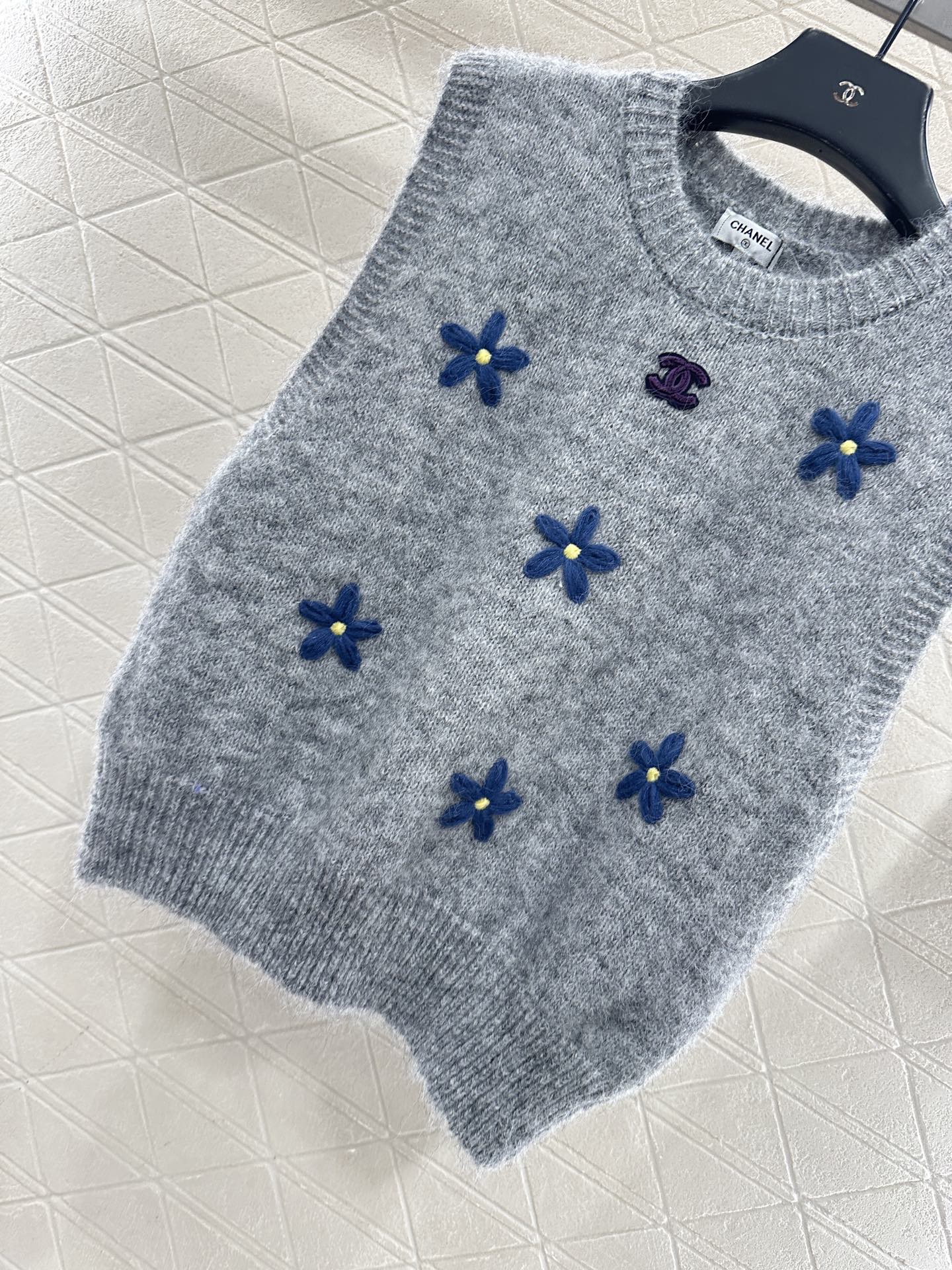 3D flower knitted vest