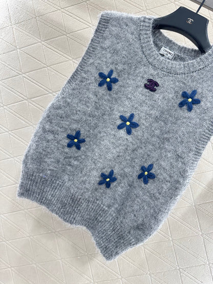 3D flower knitted vest