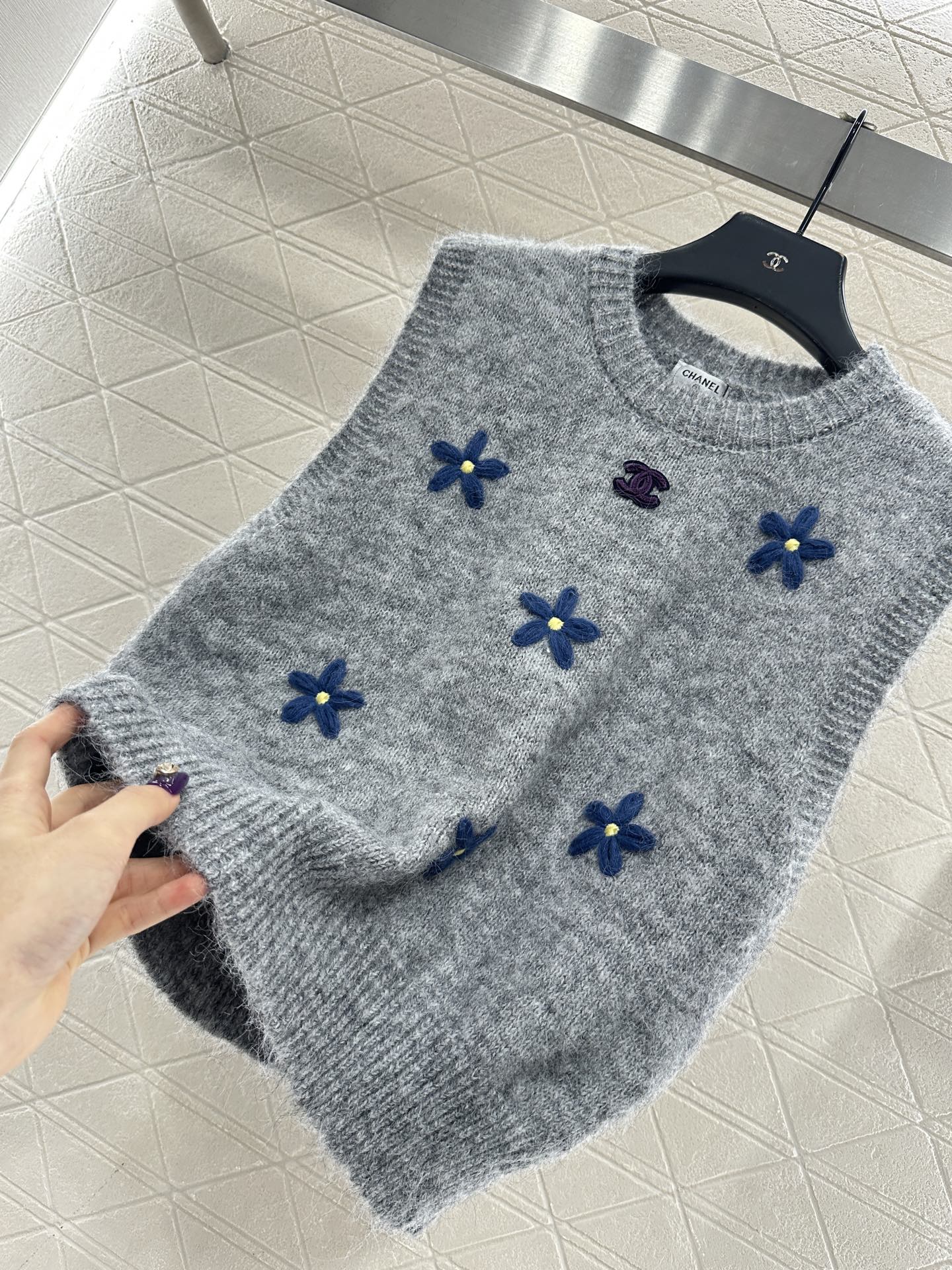 3D flower knitted vest