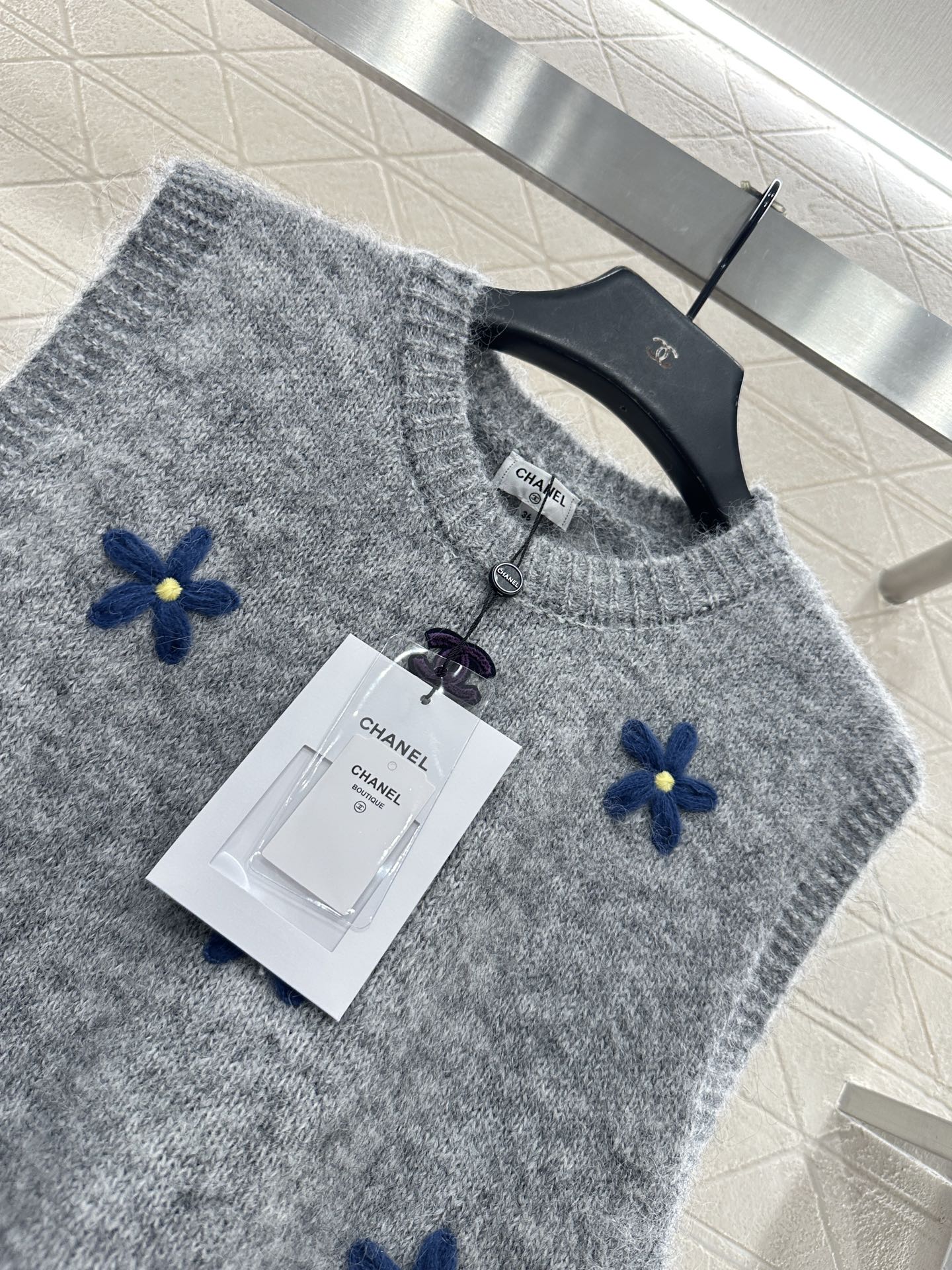 3D flower knitted vest