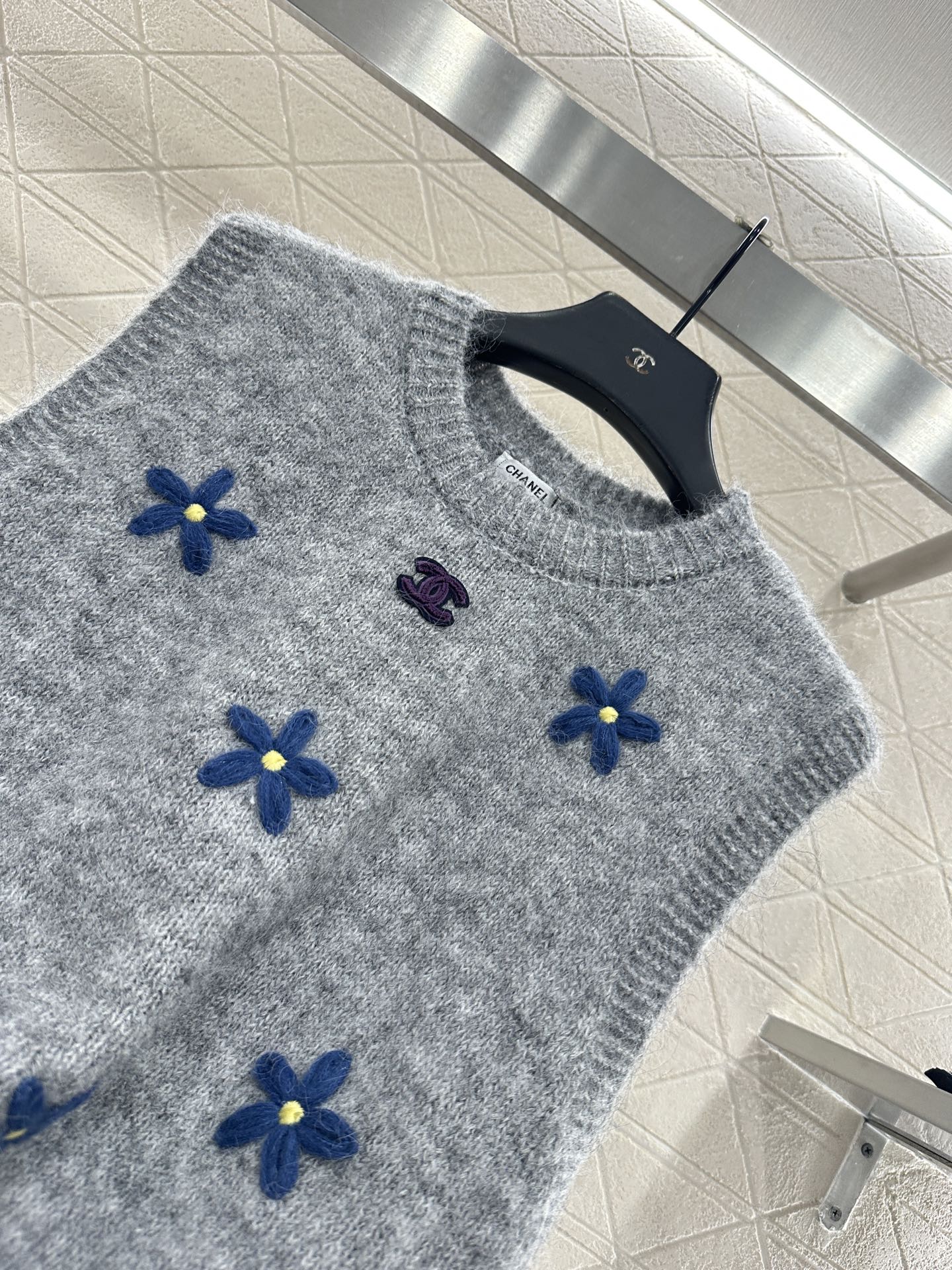 3D flower knitted vest