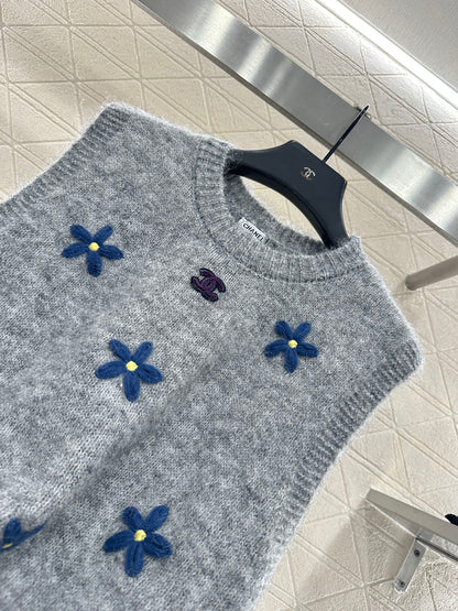 3D flower knitted vest