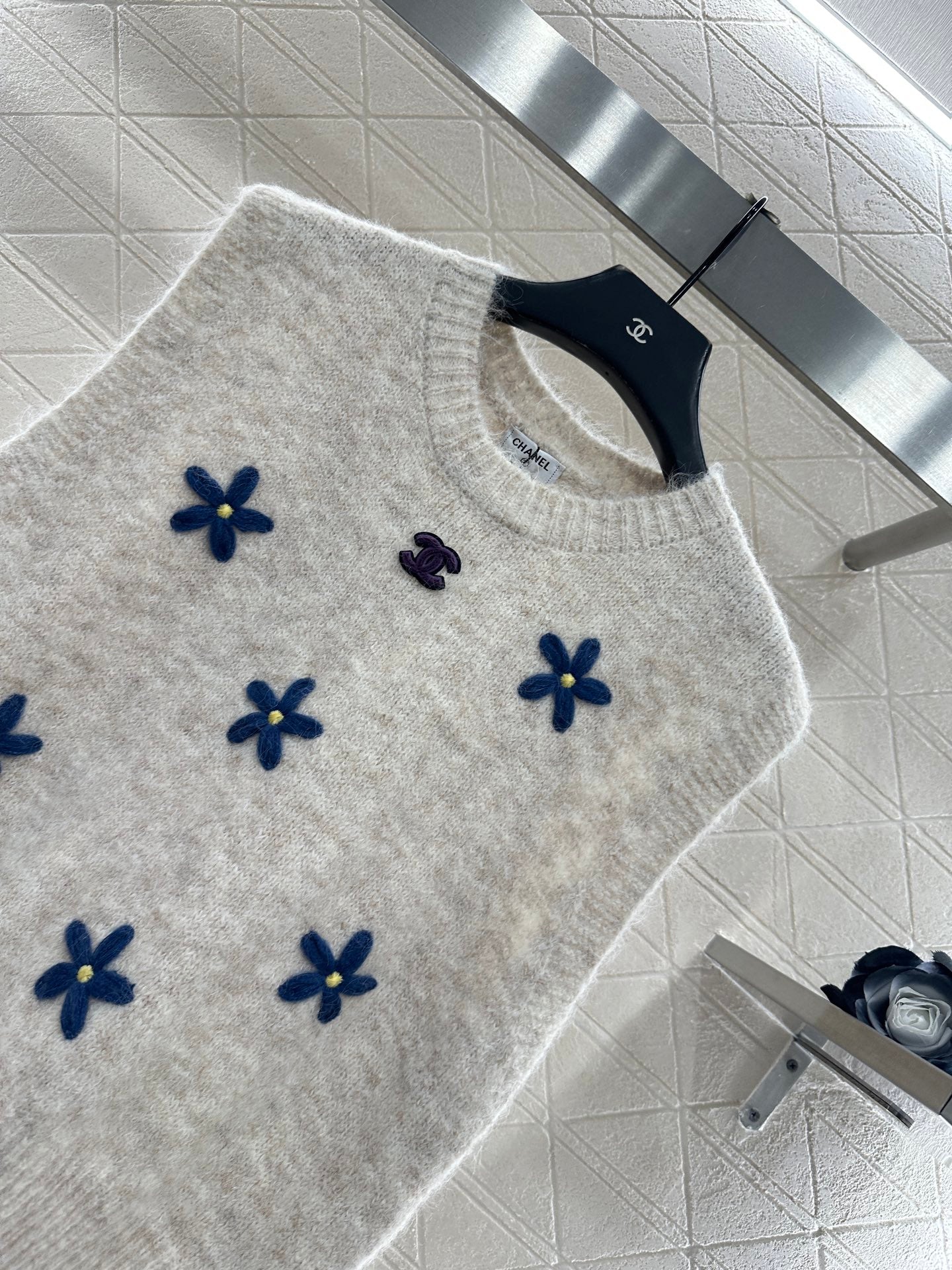 3D flower knitted vest