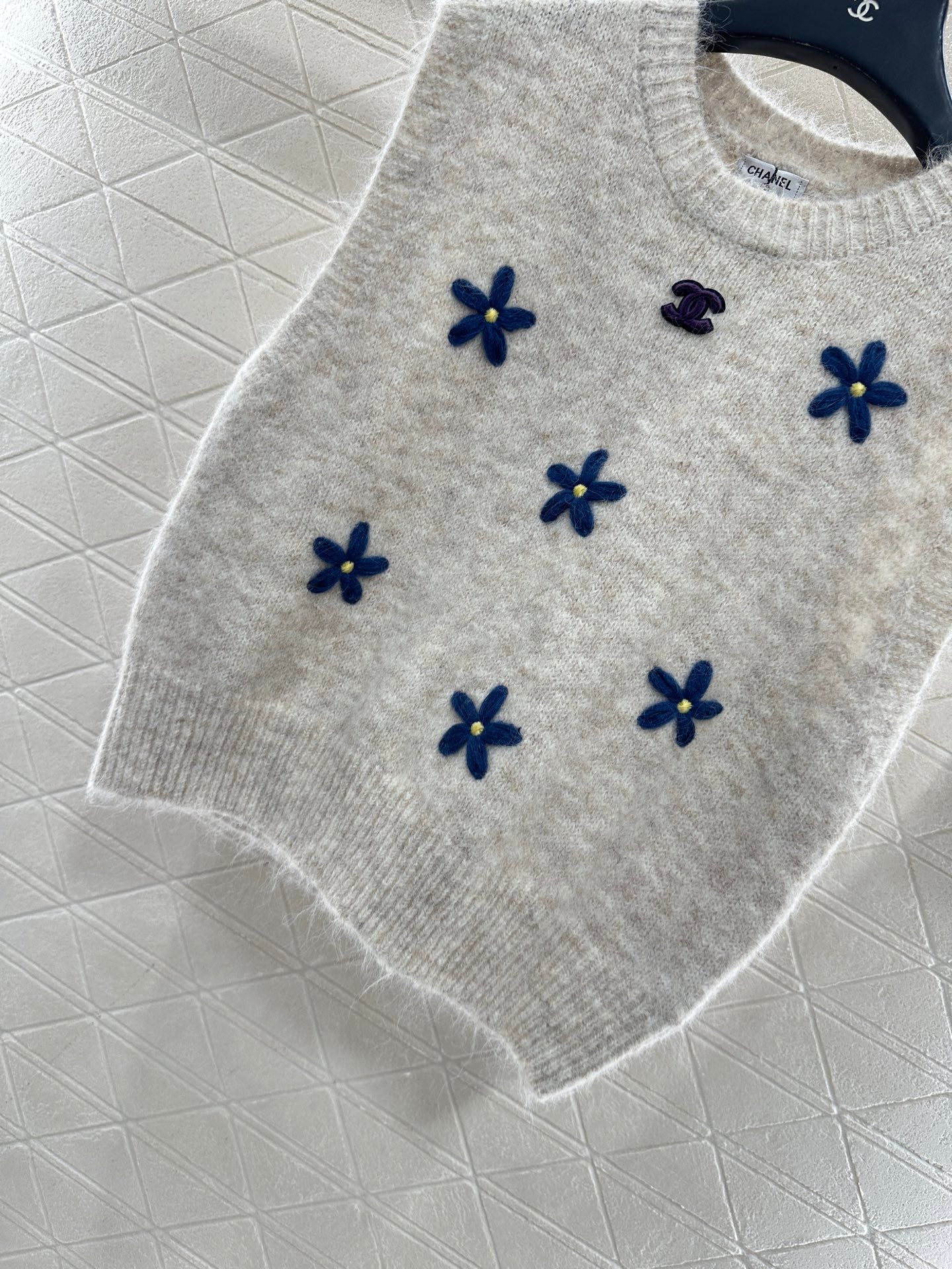 3D flower knitted vest