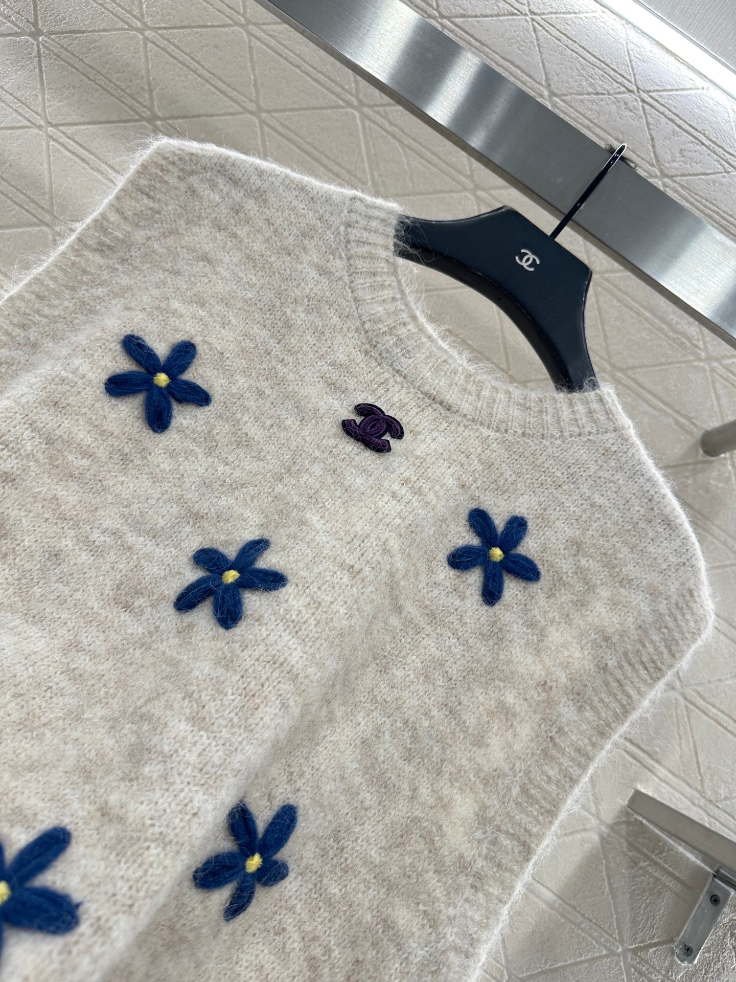 3D flower knitted vest