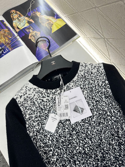 Gradient knitted pullover sweater