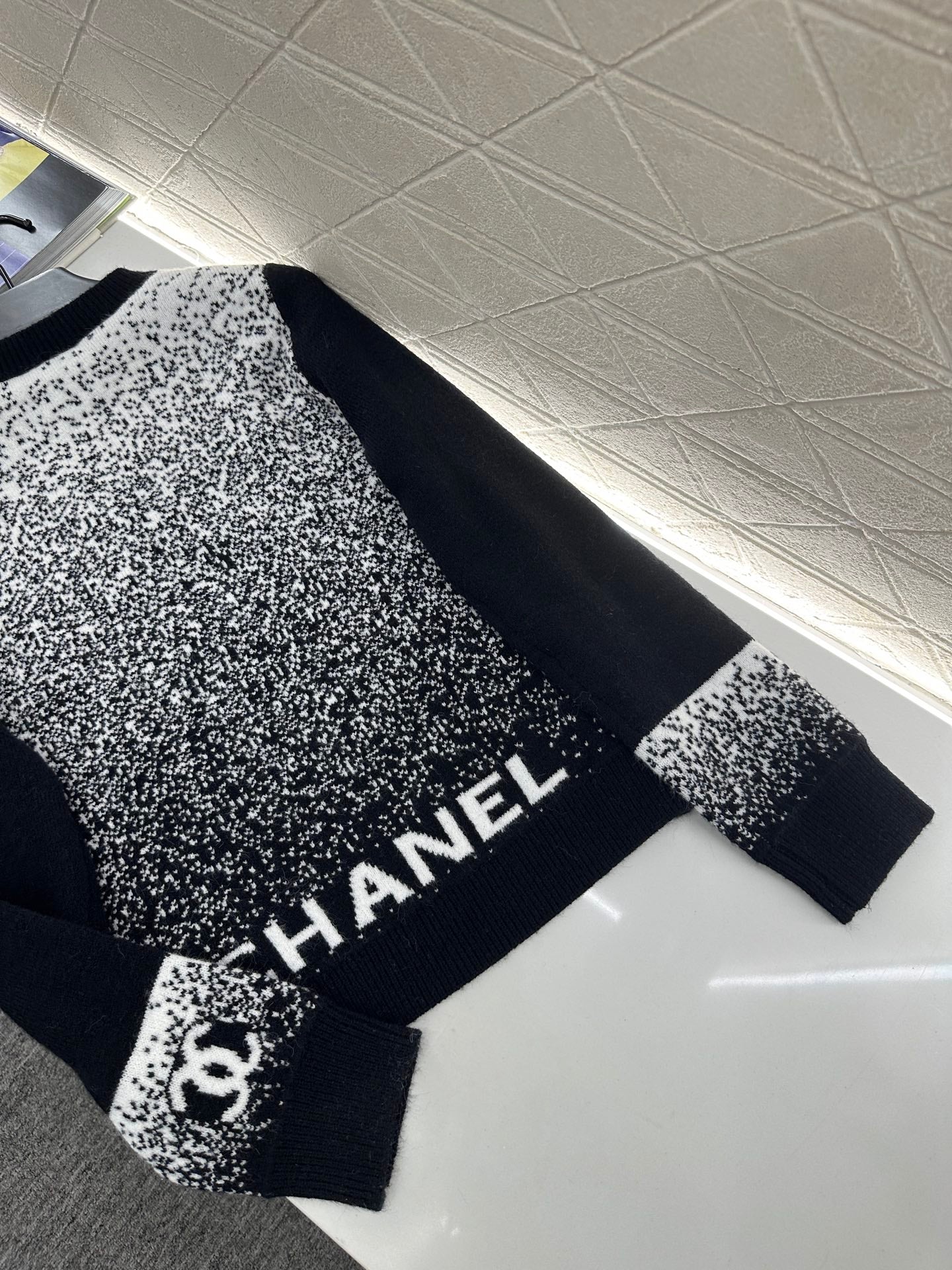 Gradient knitted pullover sweater