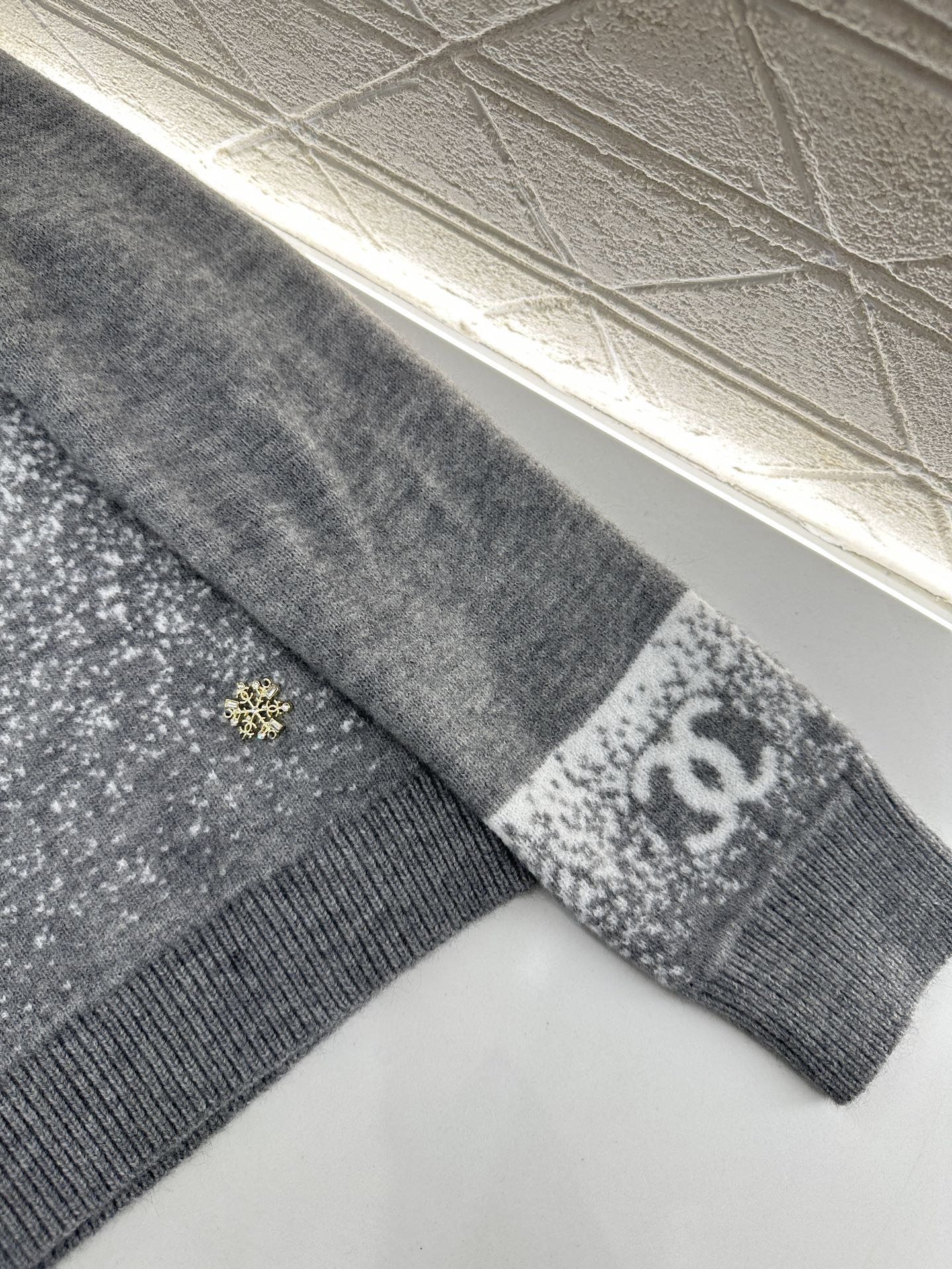 Gradient knitted pullover sweater