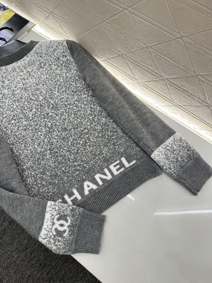 Gradient knitted pullover sweater