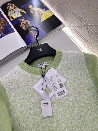 Gradient knitted pullover sweater