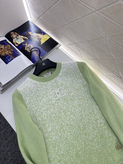 Gradient knitted pullover sweater