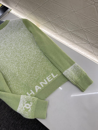 Gradient knitted pullover sweater