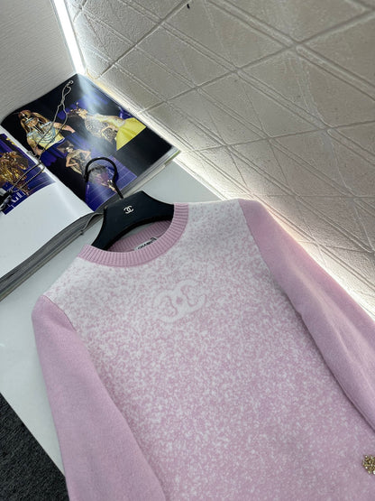 Gradient knitted pullover sweater