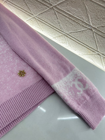 Gradient knitted pullover sweater