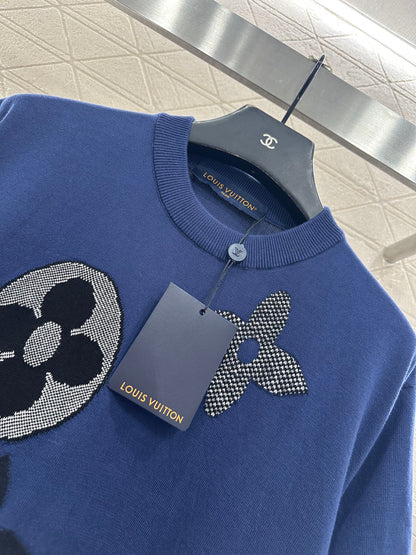 Round neck clover logo short sleeved shirt