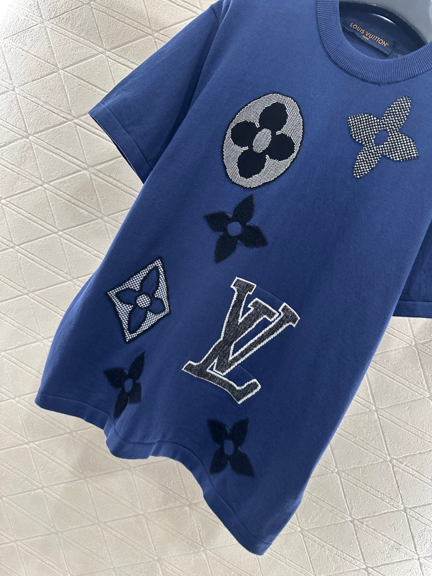 Round neck clover logo short sleeved shirt