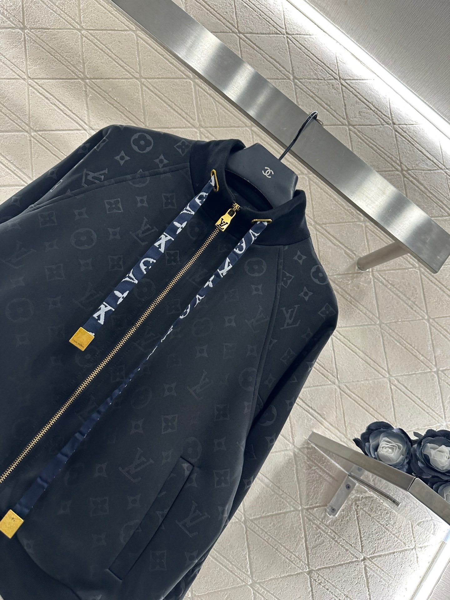 Dark pattern drawstring set