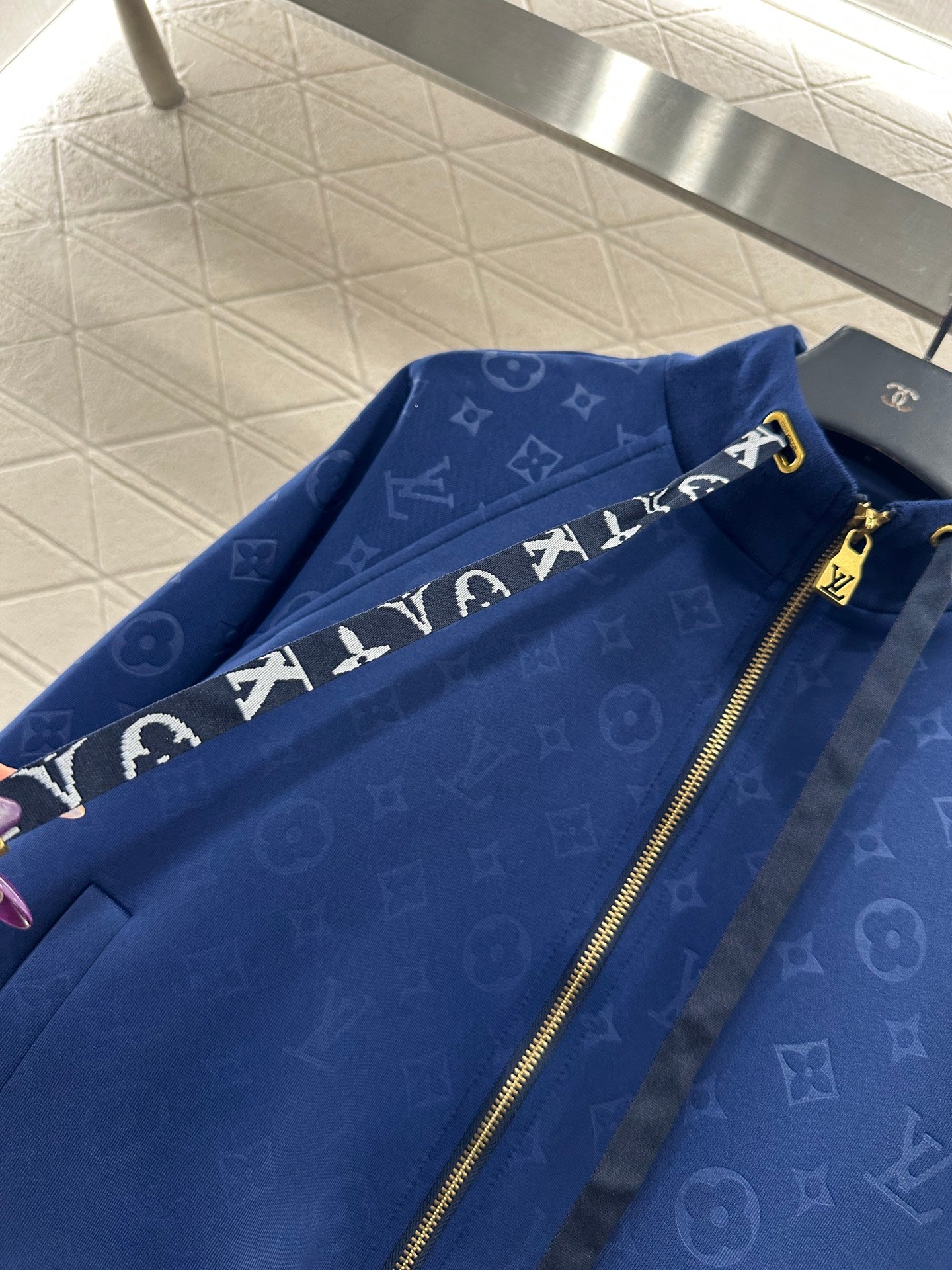 Dark pattern drawstring set