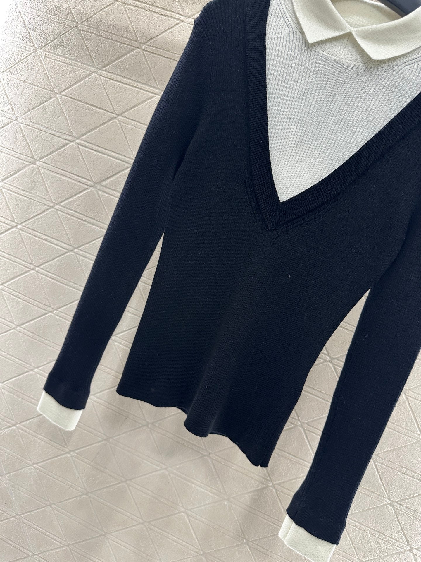 Color blocking fake two-piece knitted top